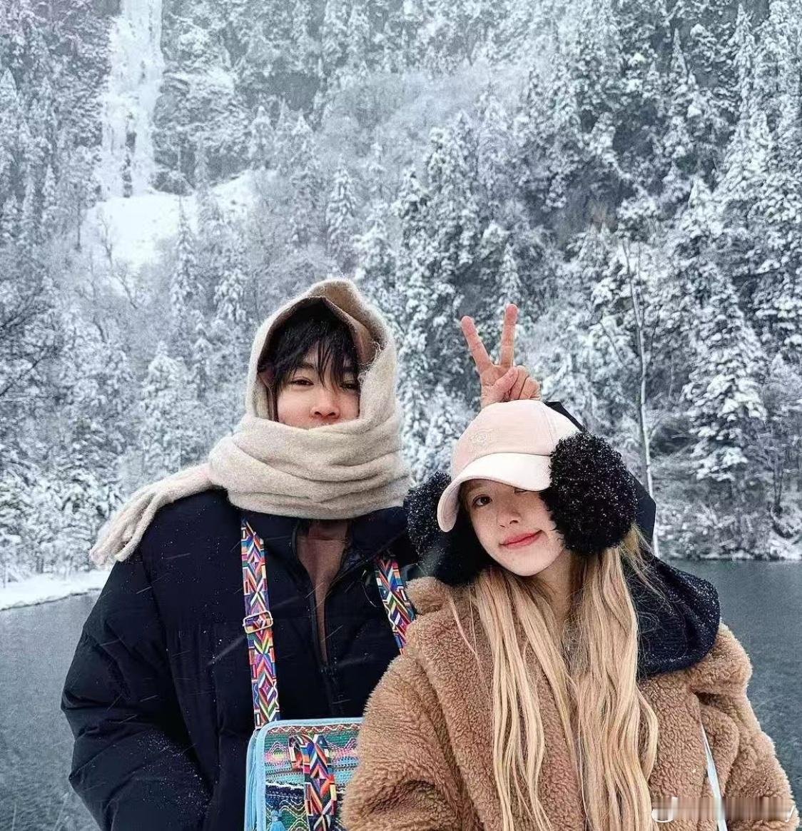 赵露思马伯骞旅行照赵露思马伯骞旅行合照 赵露思马伯骞 ​​​
