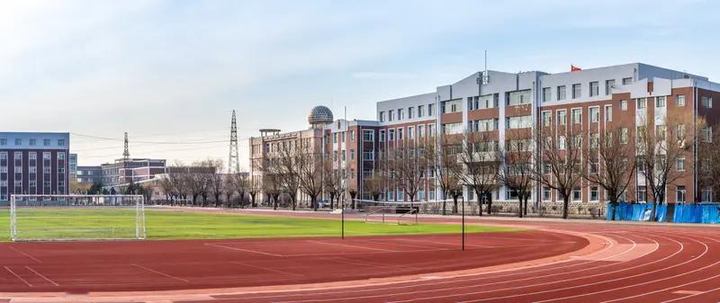 10月24日湖南，邵阳一学校每人收240元电话费 ，全校共计收费或超百万元 。校