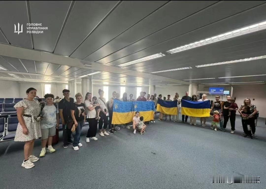 乌克兰人一马当先， 竟然先于美欧诸国，把在黎巴嫩的30个人撤回去了，因为这里不安