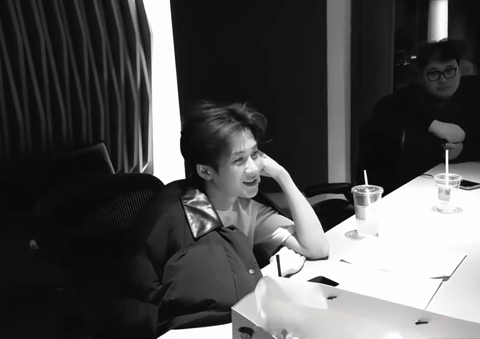 年上的魅力后知后觉啊 哈哈檀健次请客何不同舟渡剧组吃烤全羊jct檀健次谢却山