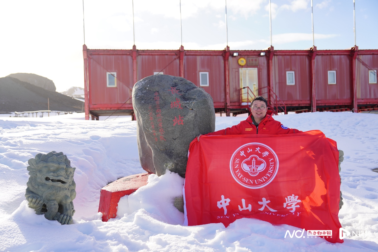 中大老师在南极给企鹅“量身材”“数巢穴”