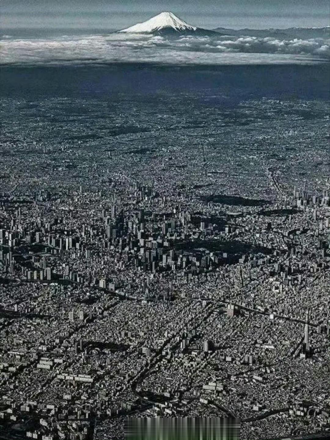 #富士山爆发若达5级东京会受影响#富士山，拜托你了，早点爆发吧！🙏 ​​​