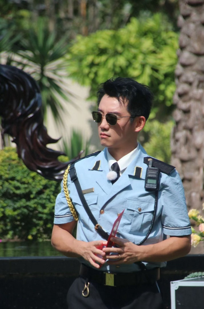 郑恺怎么上跑男当保安了郑恺的跑男造型史：小猎豹、速度担当、民国少爷……现在解锁新