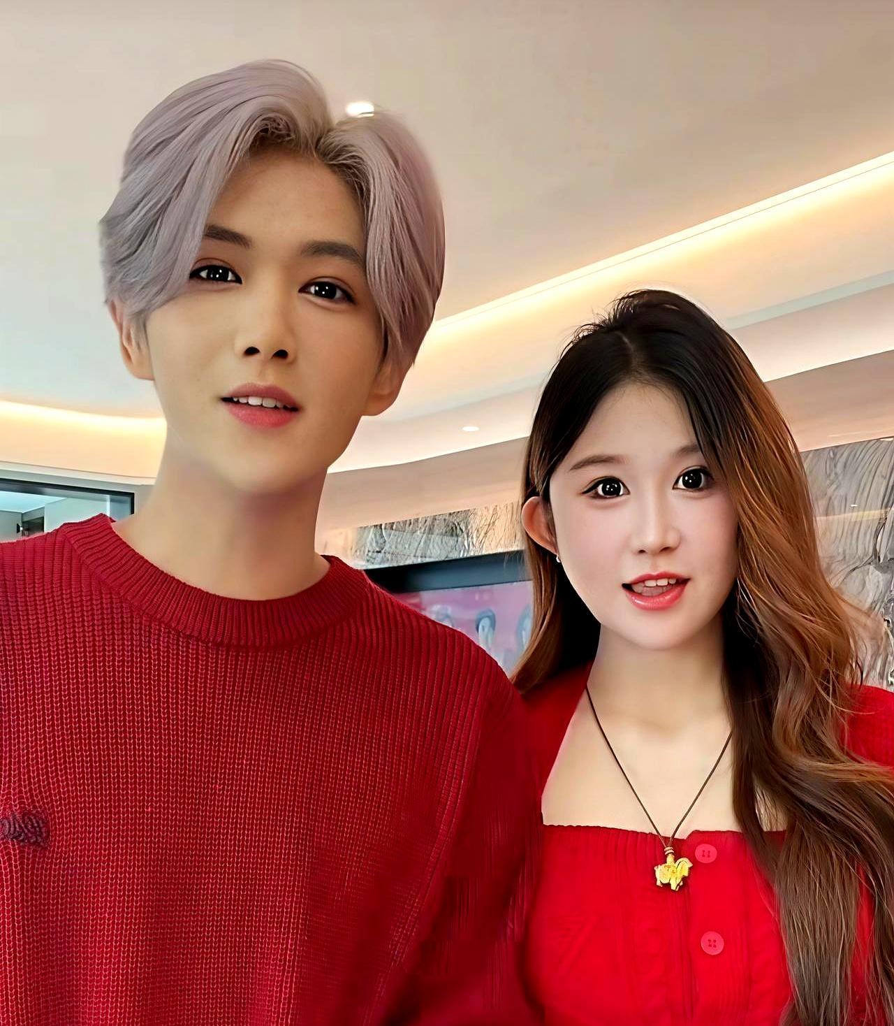 电子厂小伙，比正版鹿晗先当爸了。
产房里，刚生完的兔兔对着镜头比耶，鹿哈轻托她脸