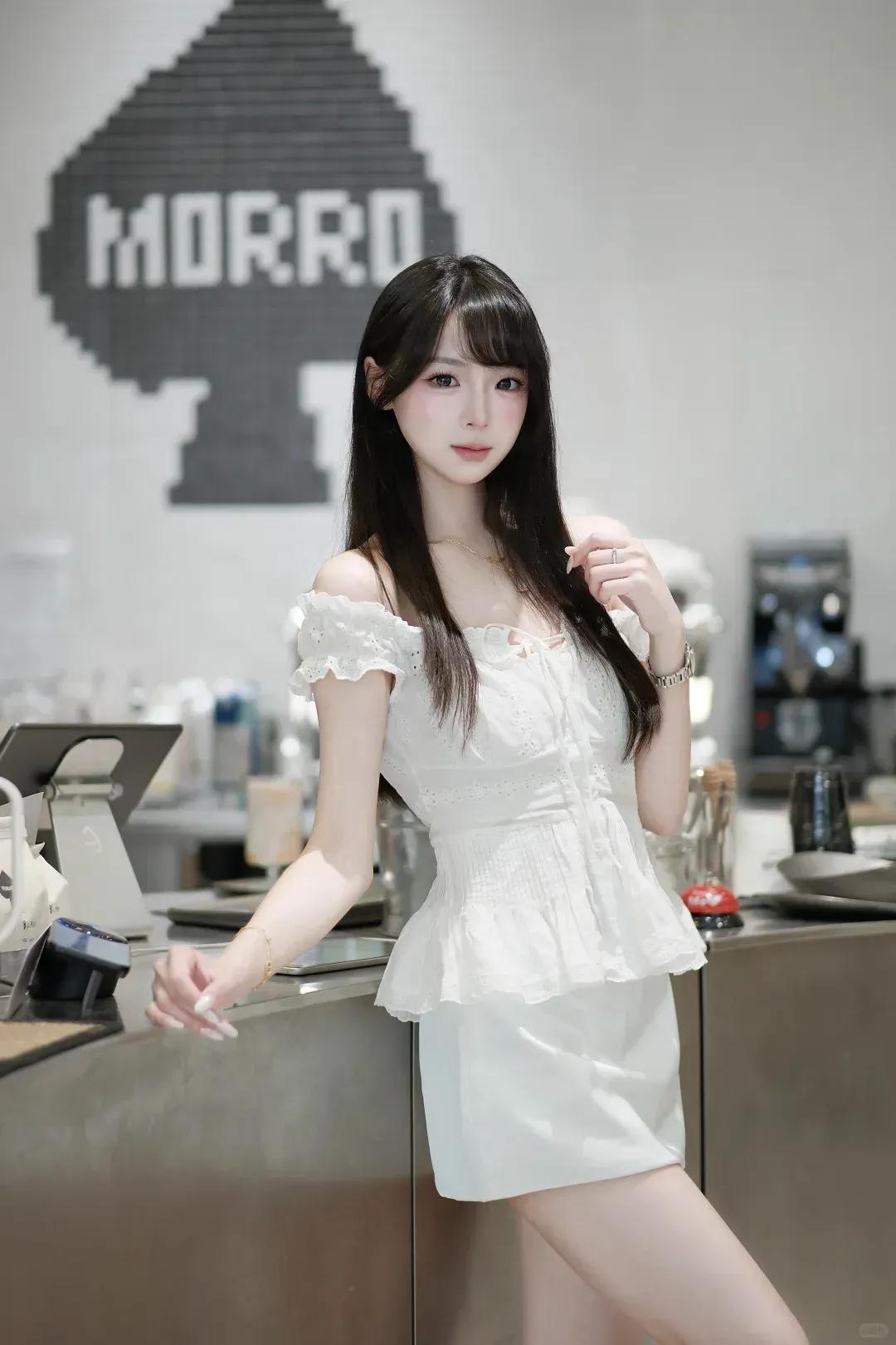 分享甜美小姐姐随手拍可爱甜美的女孩清纯甜美的样子漂亮吗 你觉得什么样的美女算是天