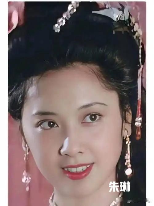 这三位明星都是扮演西游记女儿国国王！你认为谁扮演的最像？