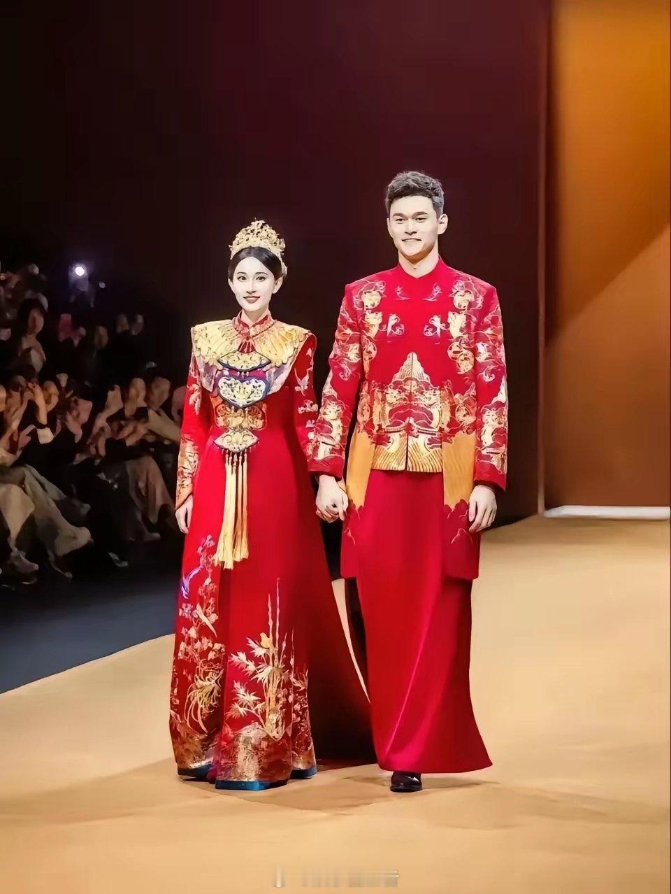 孙杨和张豆豆中式礼服优秀，张豆豆是真的长得好漂亮呀！而且在孙杨面前，也一点都不显
