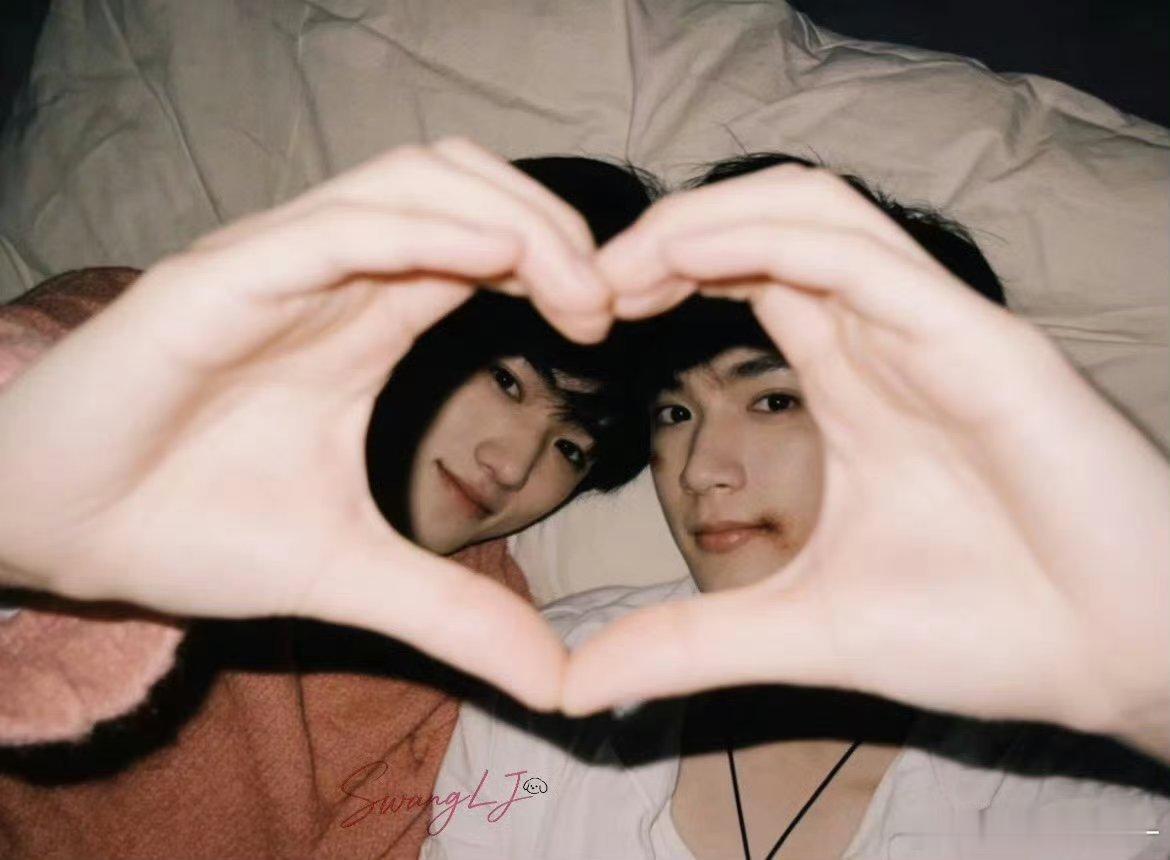 文轩 🐺文轩 爱永不落幕 🐟文轩 一起长大的约定 “那天我穿着一件很帅的衣服