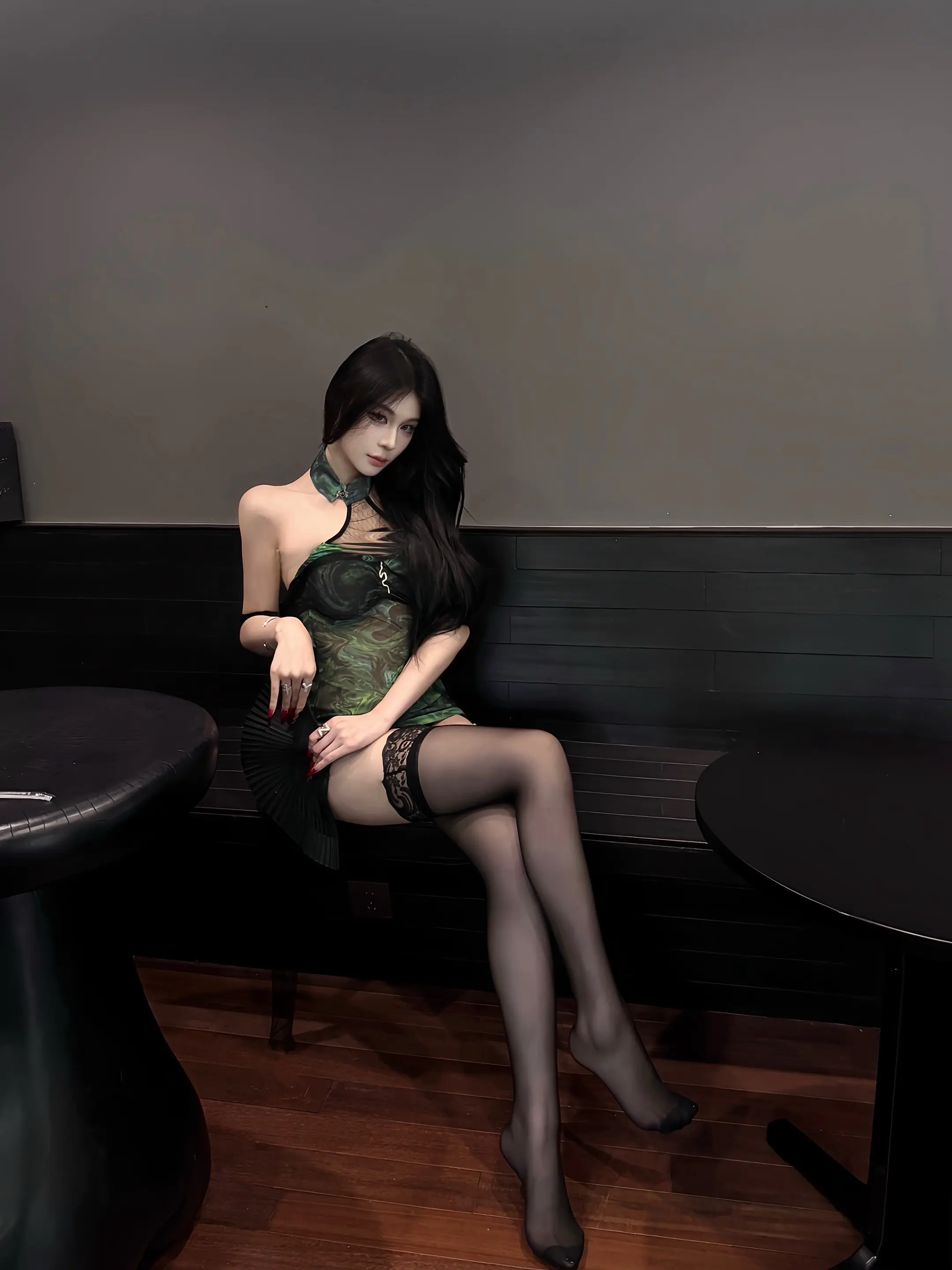 要是你睁开眼睛看看我 我不信你两眼空空