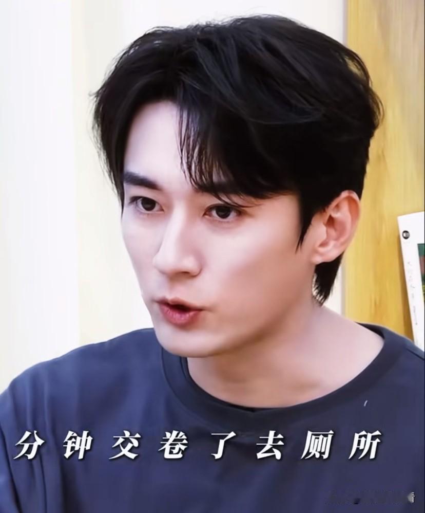 李雪琴问刘学义：“咋招进去的？”
刘学义说：“考物理十五分钟考电路图，十五分钟交