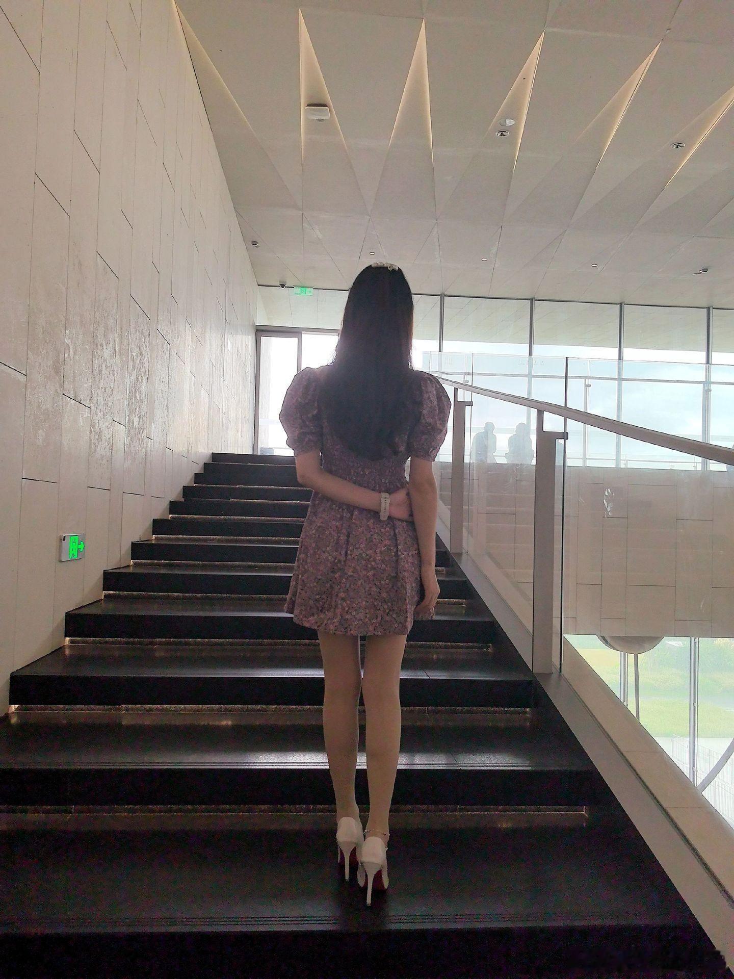 轻熟女神范儿[超话] 连衣裙美女 ​​​
