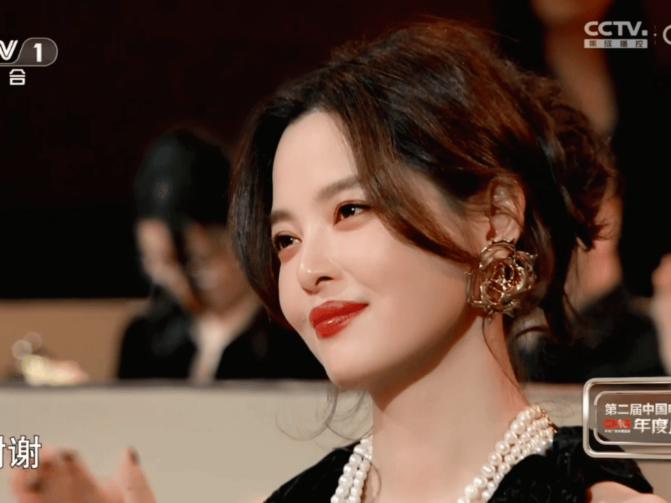 好可爱好明媚[彩虹屁]好喜欢蕾蕾笑起来得眉眼[比心][赞]