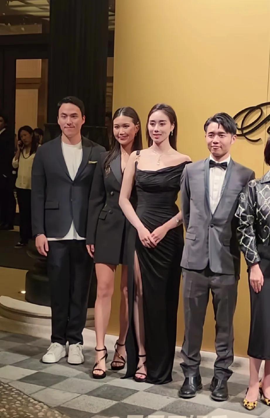 合照左﹏﹏右：何猷启、何倩珩、何超欣、何猷亨、何超琼、何超凤、四太、何超云、何超