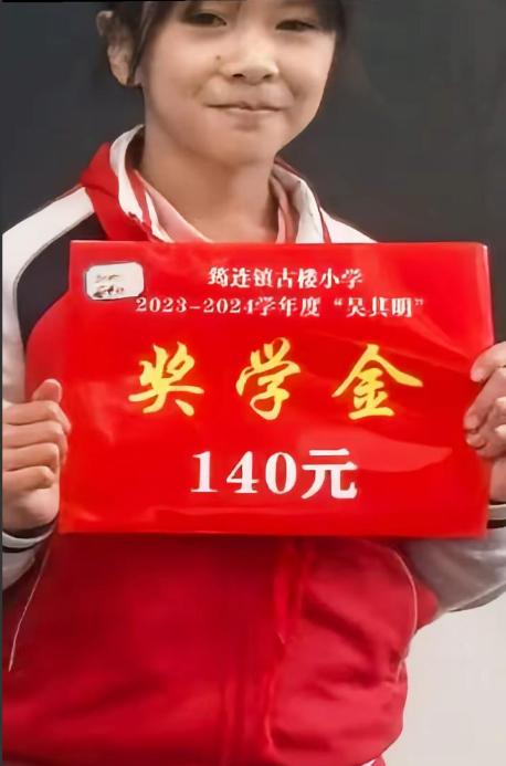 没有对比就没有伤害！

黑人盆友笑的露出了洁白的牙齿！

没有万？那就是块？不对