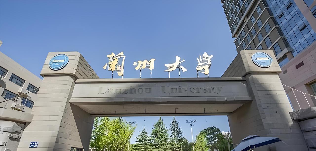 中南大学 VS 兰州大学怎么选？985 真实对比，别盲目看名气✨
两所都是老牌双