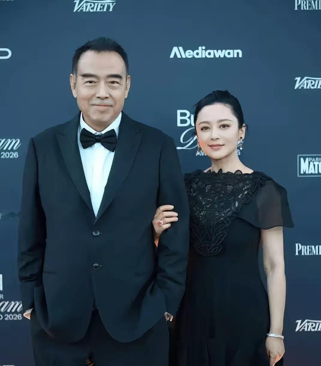 陈凯歌眼光真毒，娶到第一美女赚大了，颜值高，情绪稳定顾家，事业家庭两手抓，他俩不