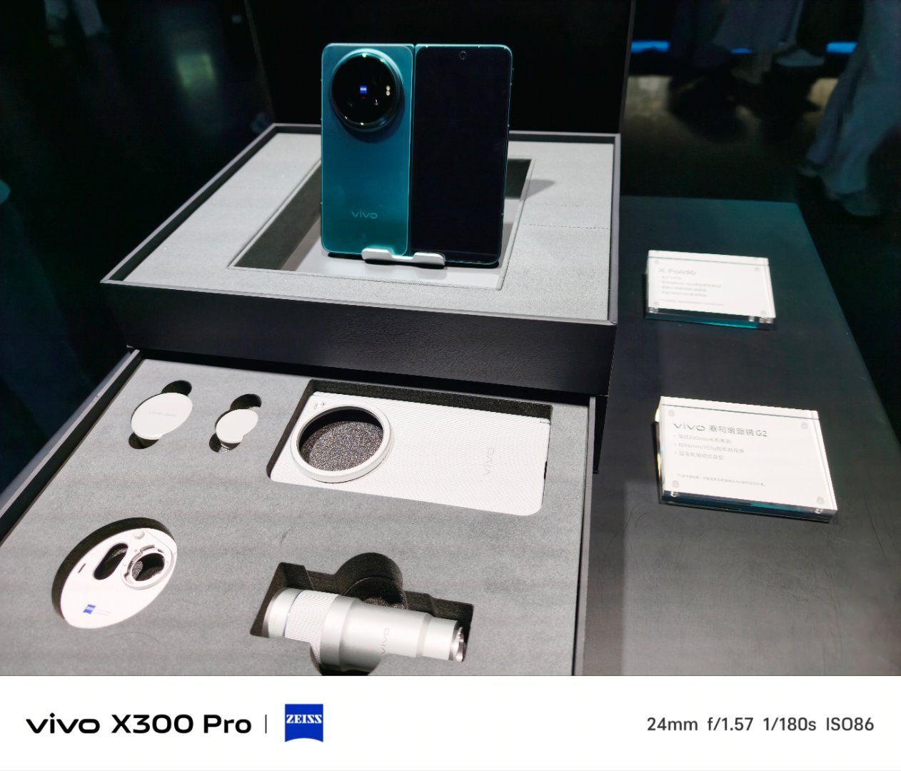 到vivo X Fold6发布会现场了，会场已经可以体验到新机。等下听听还有什么