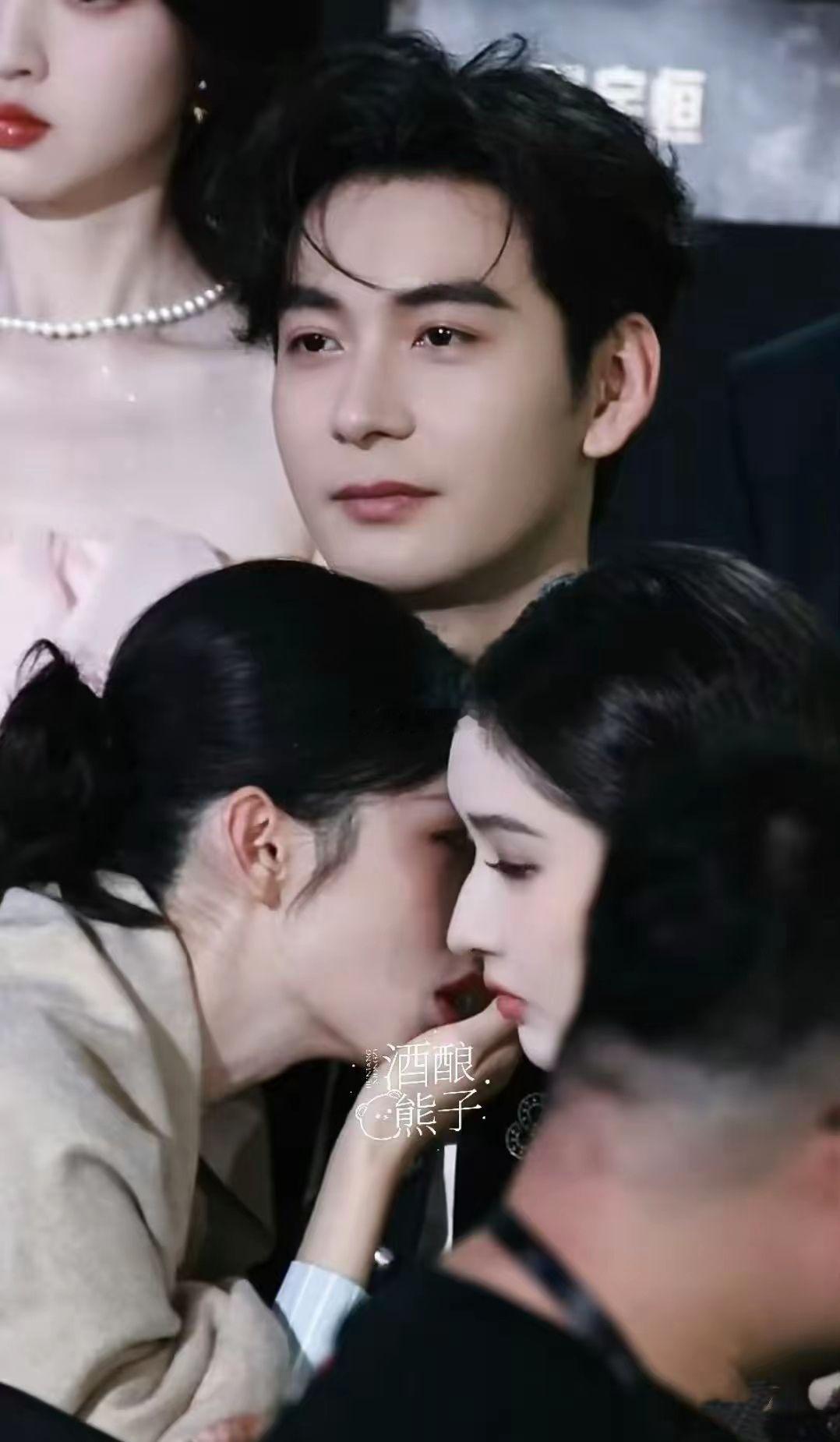 星光大赏名场面，周也王玉雯把陈星旭聊走了，笑晕了网友在2025星光大赏上，出现了