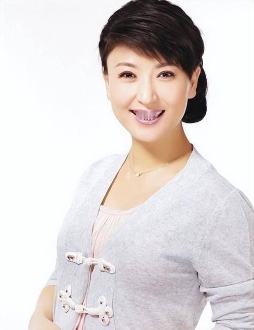 闫学晶这回算是真“凉透”了，各大平台禁止关注，这力度可不是闹着玩的。

其实仔细