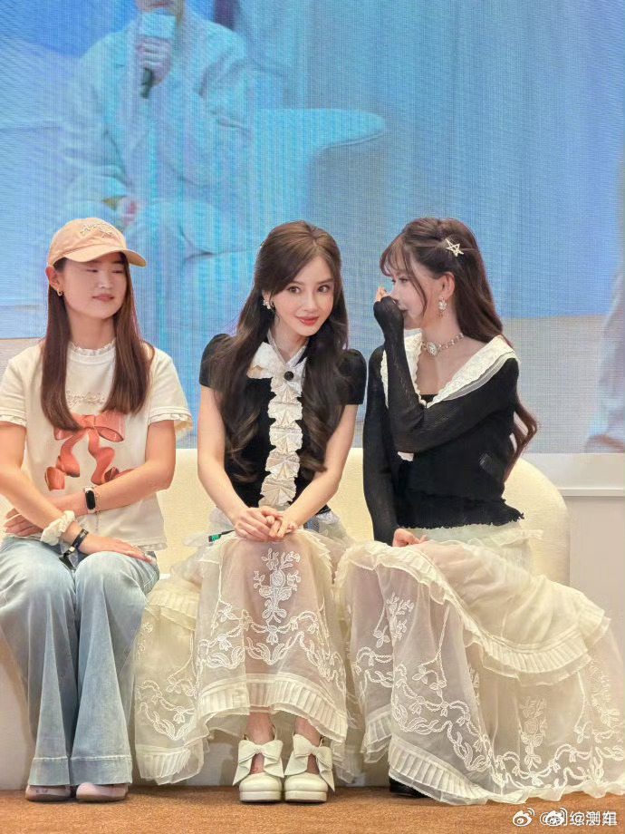 Angelababy韩安冉同框两个宝宝都好美呀 