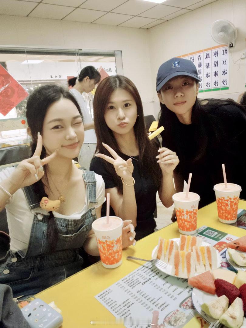 pl🐻g：            👩🏻🤝👩🏼好朋友日（感谢龙马的热情