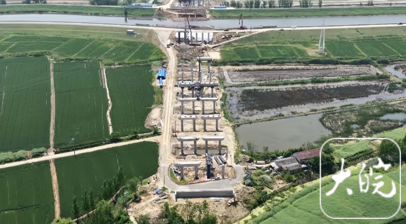 G330杭埠河至石头改线段首片箱梁顺利架设