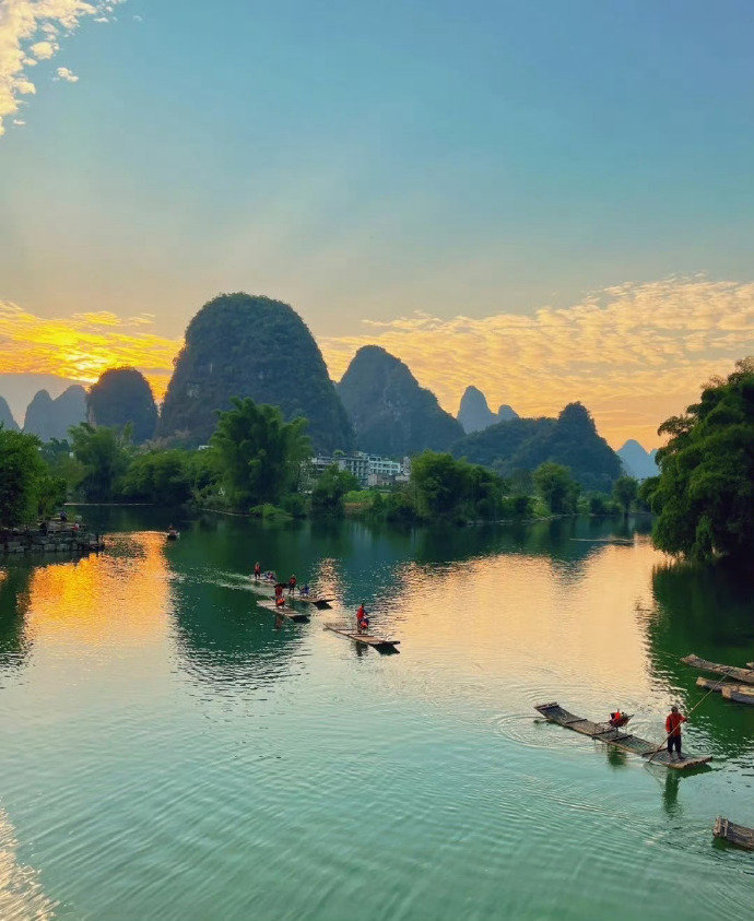 “  晚云收，淡天一片琉璃 ...  ”  