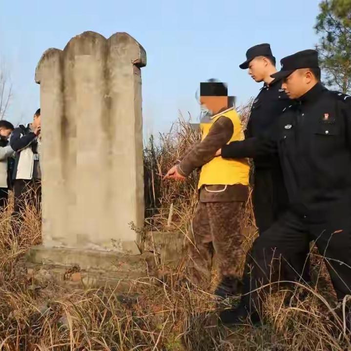 凌晨，武汉一金店墙体被神秘凿穿，1783克、价值170余万元的黄金不翼而飞，这究