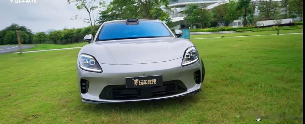 现在买车大家都很看重智能体验，启境GT7在这方面确实拿出了不少诚意。它首发了全新