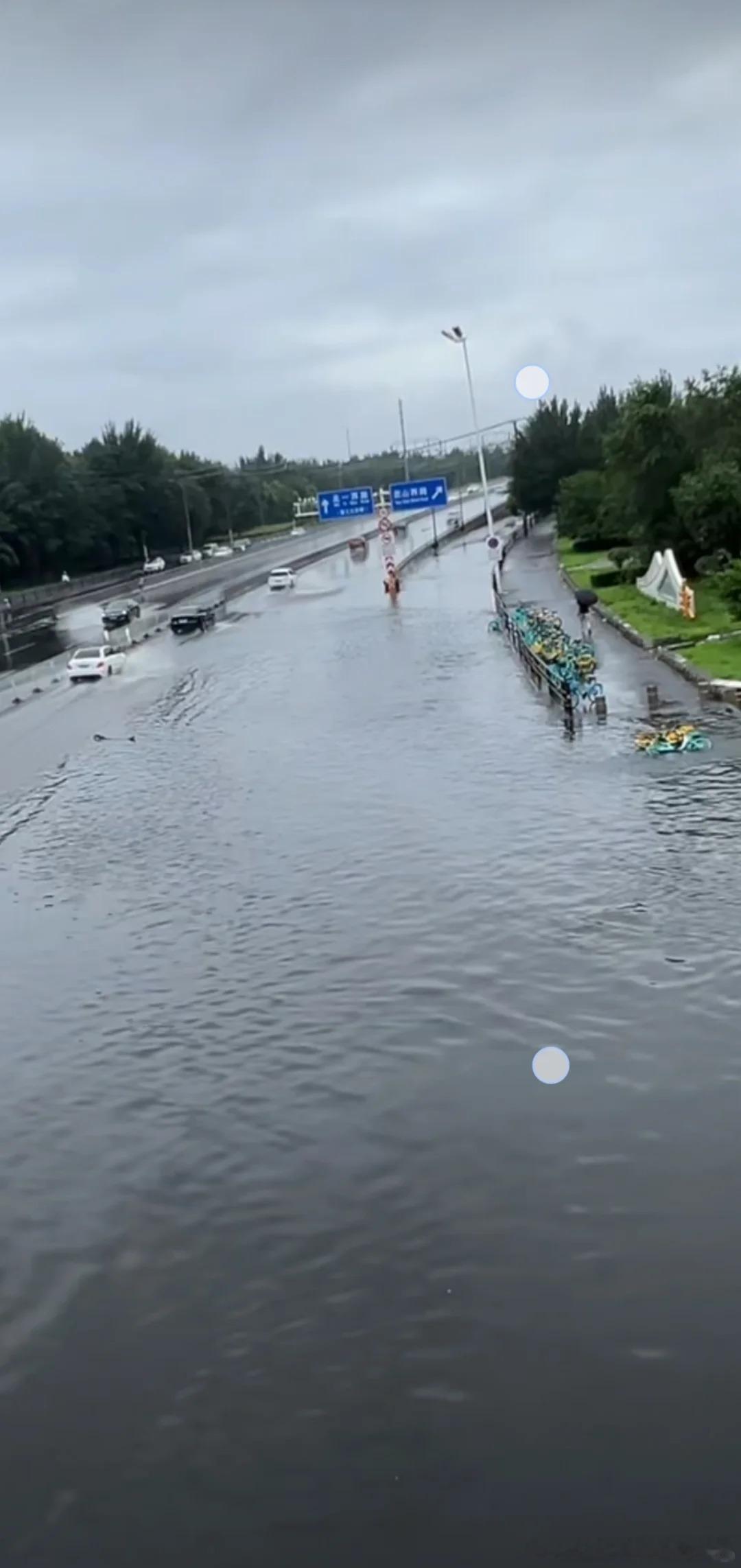 辽宁加油！辽宁多地大雨倾盆出行受阻