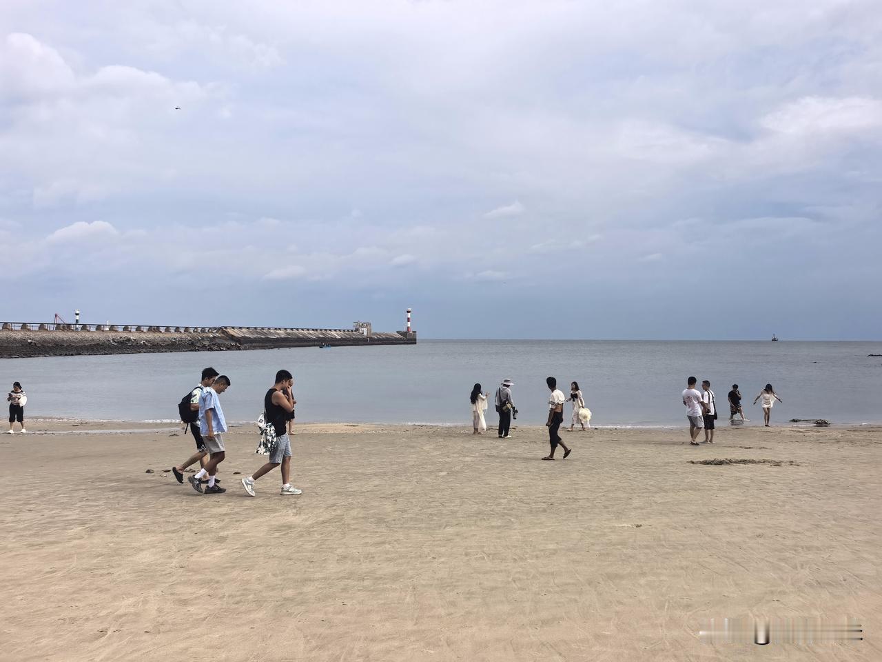 来冠头岭玩一定要做好准备！
首先这里的景点离得都比较远，起码得预留半天时间才能把