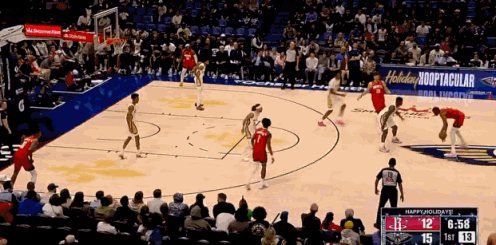 天赋拉满！阿门今天打爆鹈鹕！
在今天NBA常规赛火箭对阵鹈鹕的第一节比赛中，阿门