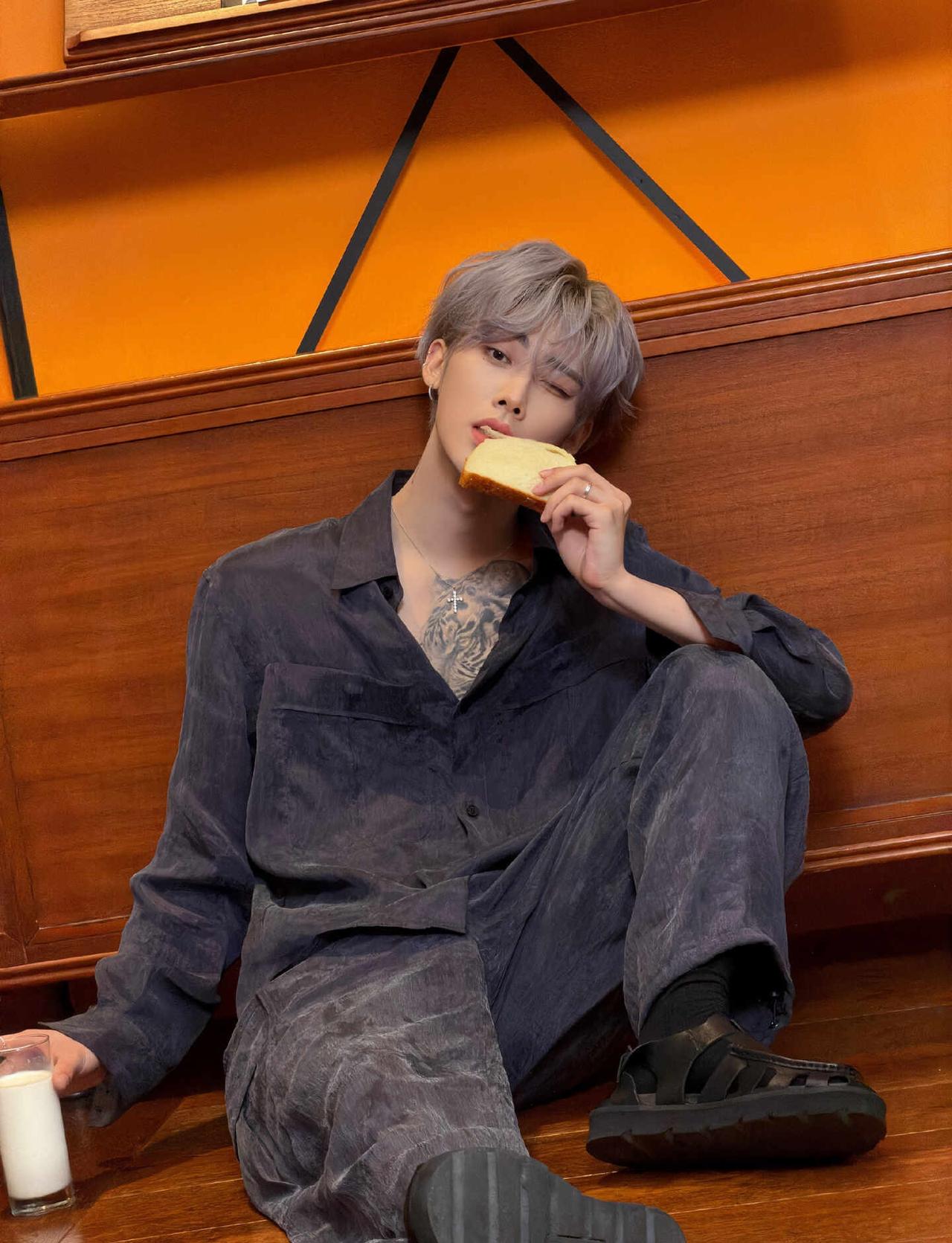 【260909】Ricky WVS社区更新
🐱：little bit of b