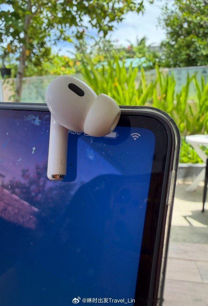 猜猜巴西队王牌沉浸在什么歌里旅途中，AirPods就是我的精神开关🎧经常在路上