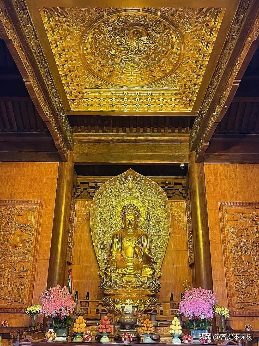 大慈恩寺｜天冠弥勒菩萨
很多人印象里弥勒，是袒胸露腹、笑口常开的大肚布袋和尚。大