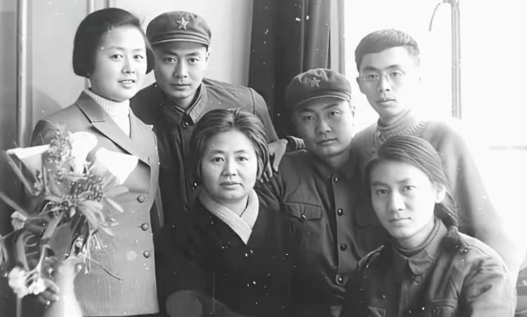 陈毅元帅去世后，夫人张茜与孩子们