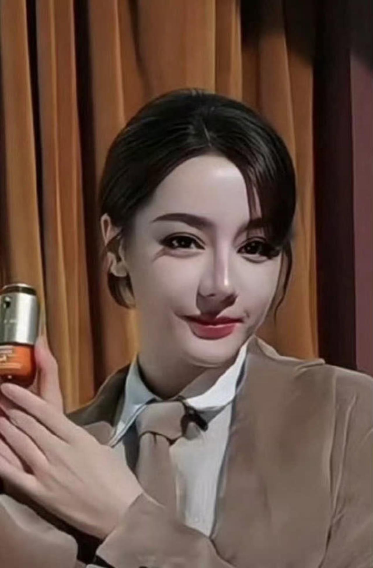 很多人欣赏迪丽热巴的长相，
但我实在很难get到她的美感。

她是典型的浓颜系，