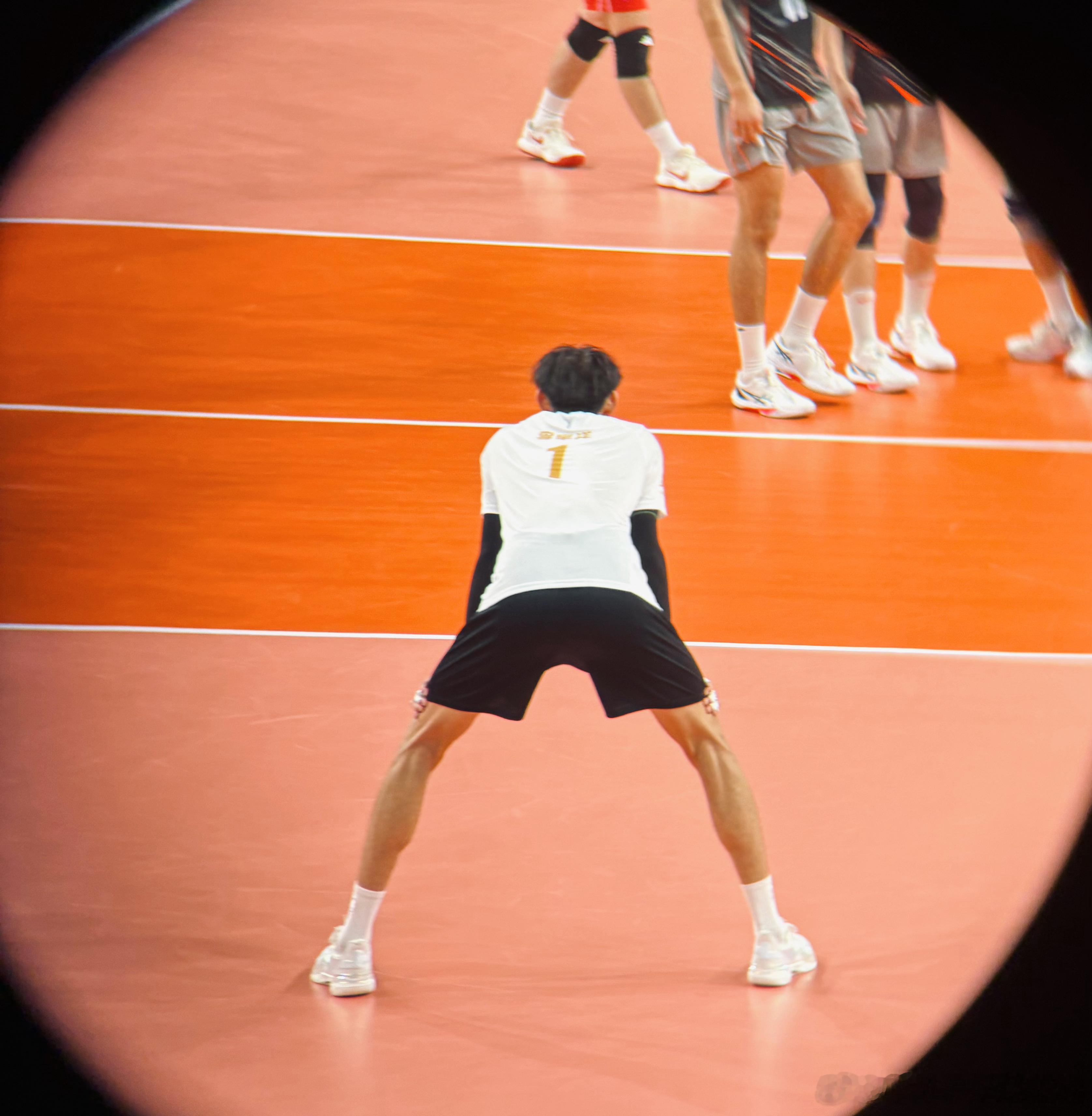 真的不是心血来潮看排球🏐是我高中就打排球嘞！！那时候跟着校队当小替补，真感觉我