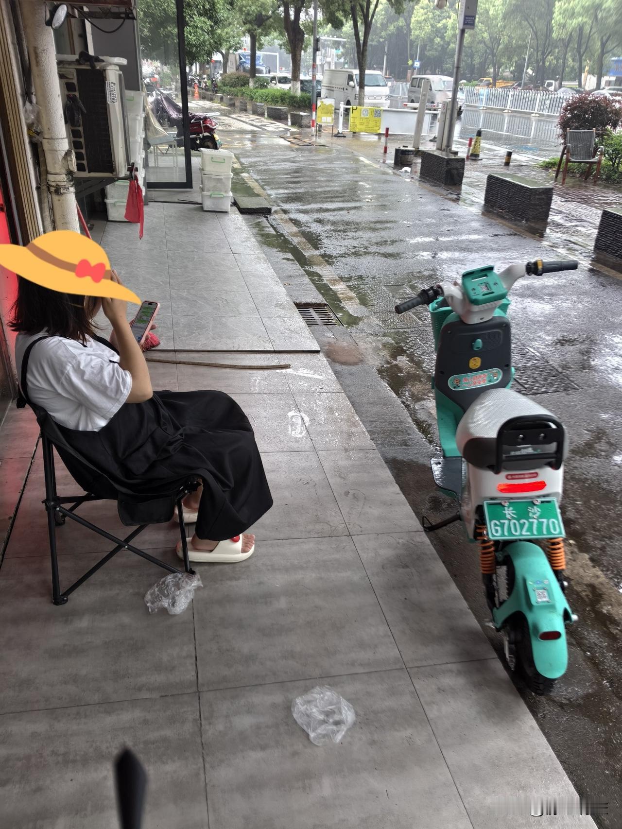善待限入困难需要帮助的人！
我今天发现我似乎不那么冷血。
我平时见到畸形残疾人乞