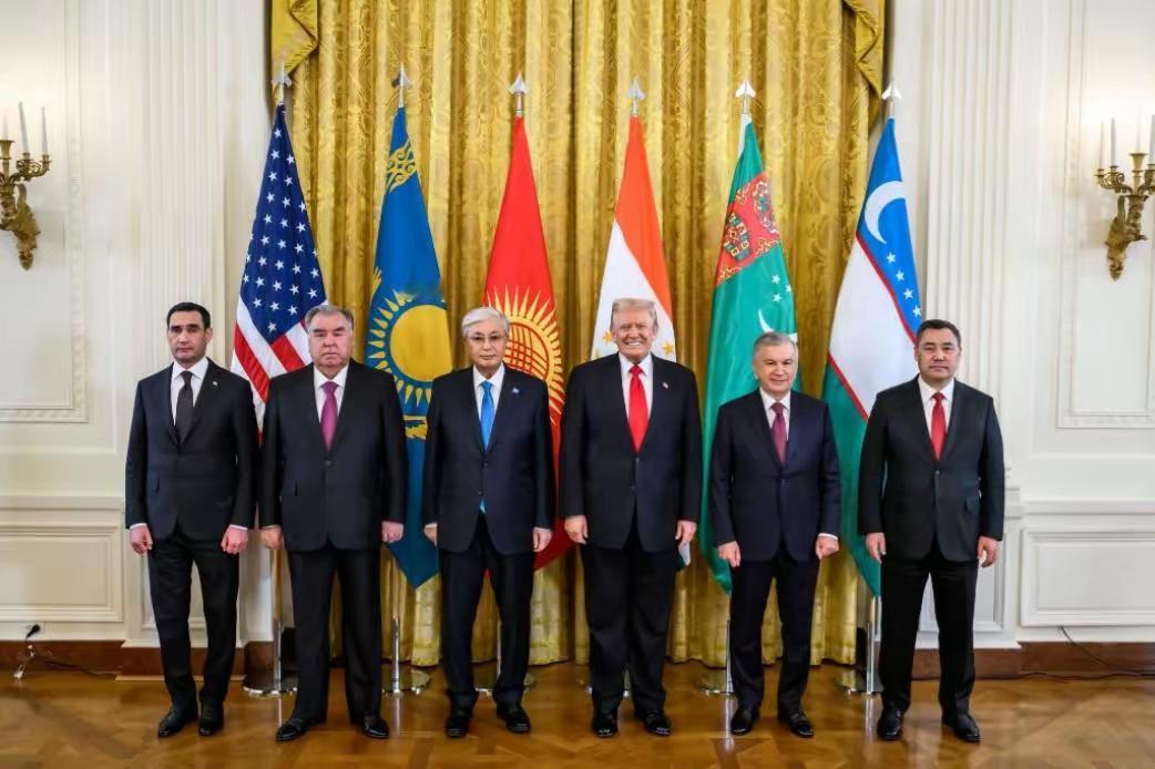 日本首相高市早苗在下一盘大棋，盯上了中俄的后花园，据报道，高市早苗计划12月20