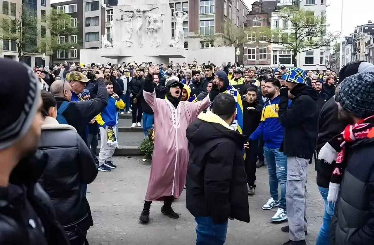 以色列未来是过街老鼠，被荷兰球迷揍只是开始。

不论是以色列人，还是以色列士兵，