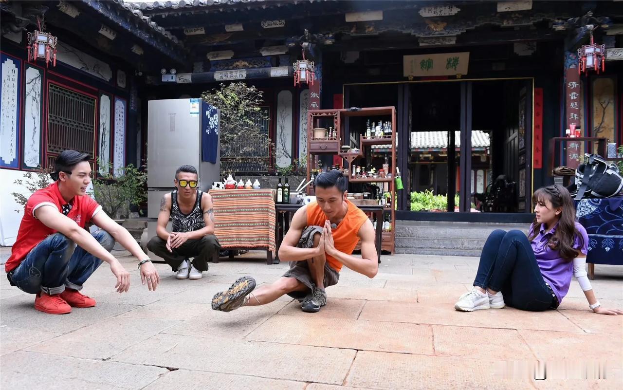 谢霆锋的功夫底子应该是被低估了，虽然他还不算是专业的武打演员。

他这身手不赖，