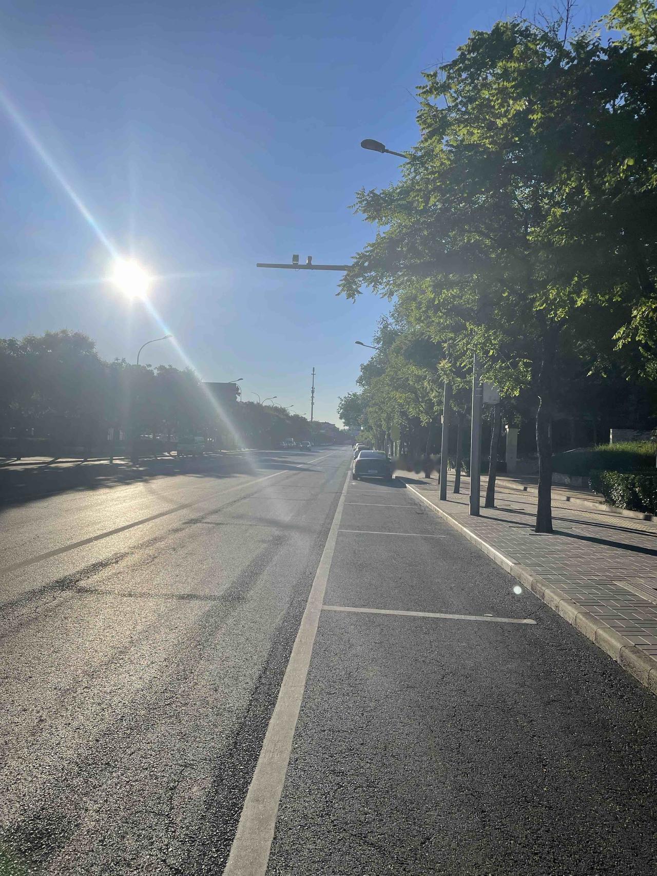 早上跑步有什么感受?爽！
 不知怎么回事，京城都快进入6月中旬了，早晚温差大，早
