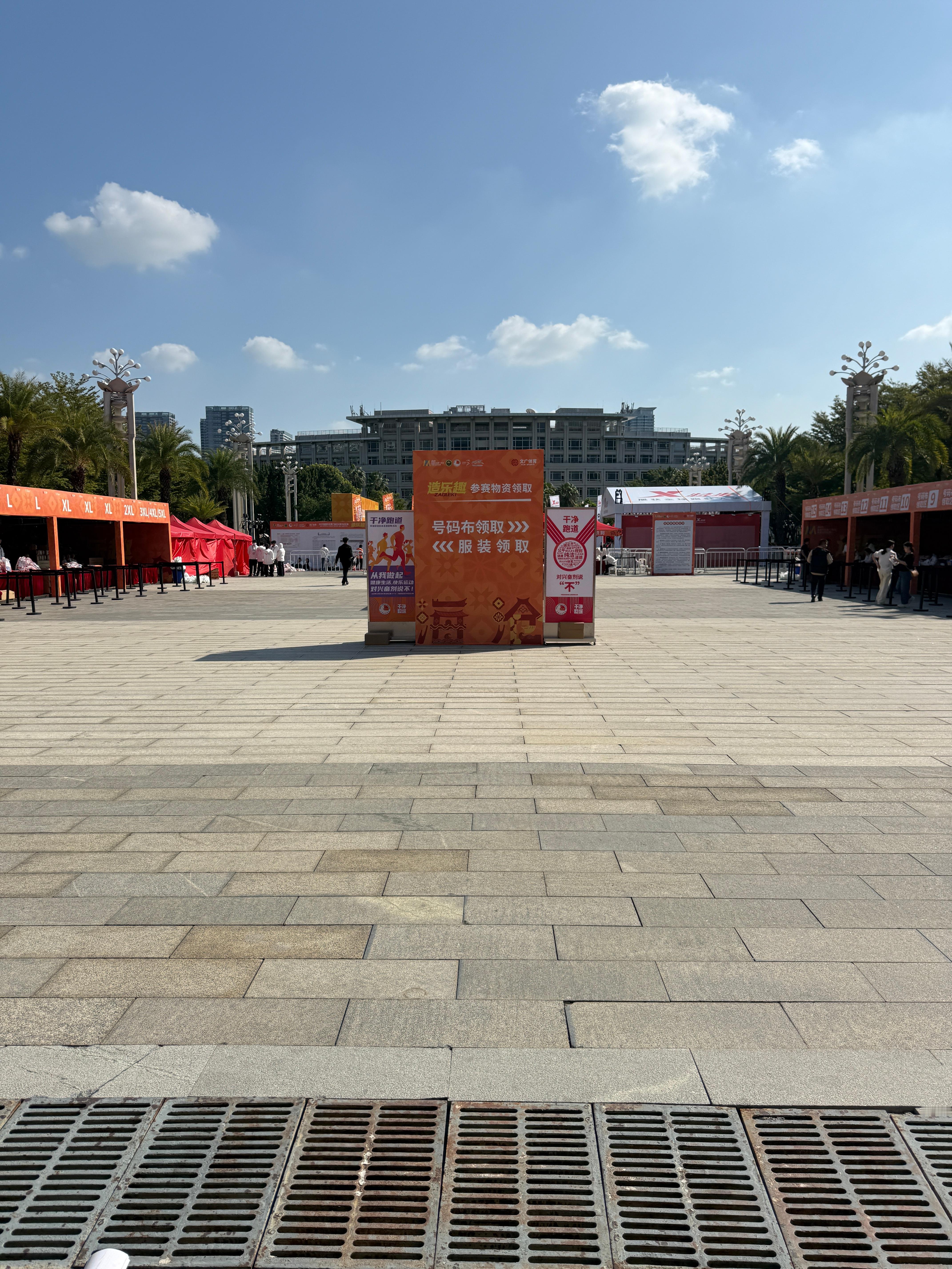 第四个海沧半马了最近又升温了，这次可没想象中的好跑了不过这次取物居然不用带手环了