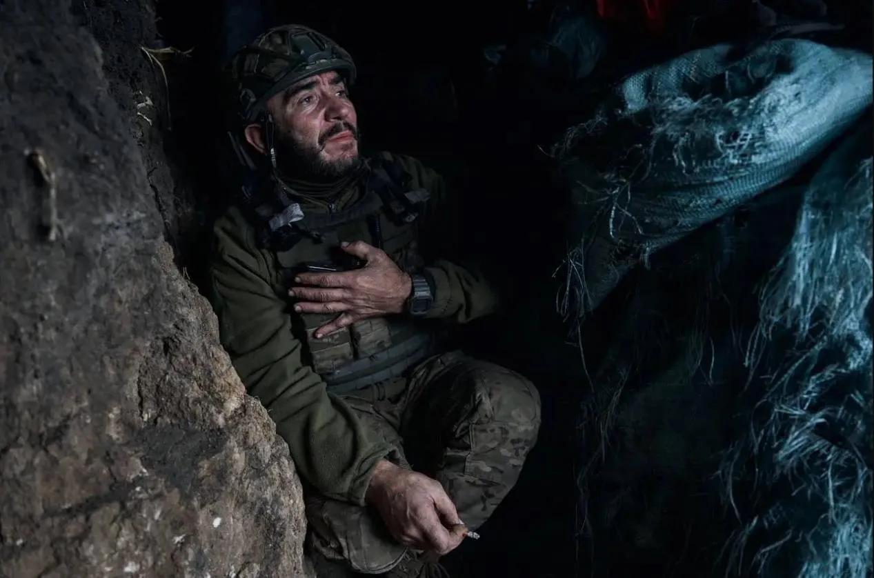 俄军继续在哈尔科夫州沃尔昌斯克向南、向西扩大控制区。昨天，俄军北部集群突击队在利