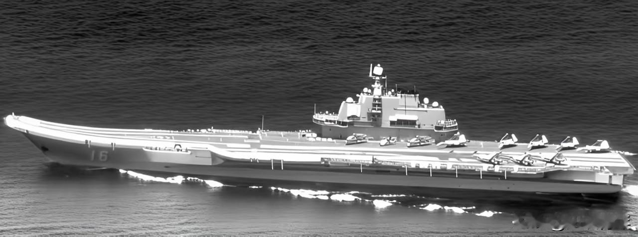 突发！台军在2026年4月20日，拍摄到过台湾海峡的解放军海军辽宁号航母。从台军