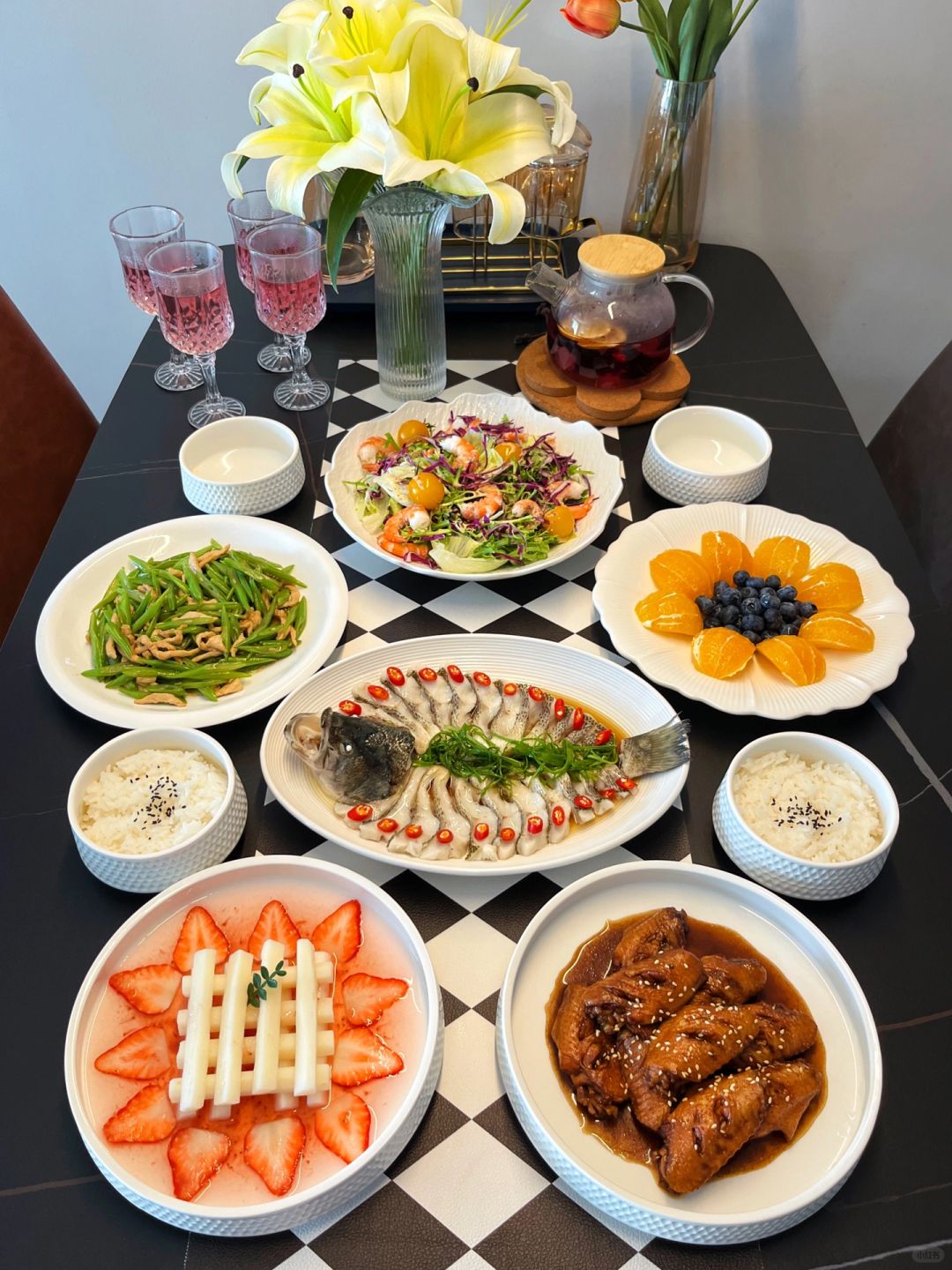 当厨房的灯亮起来，房子也变成了家🏠