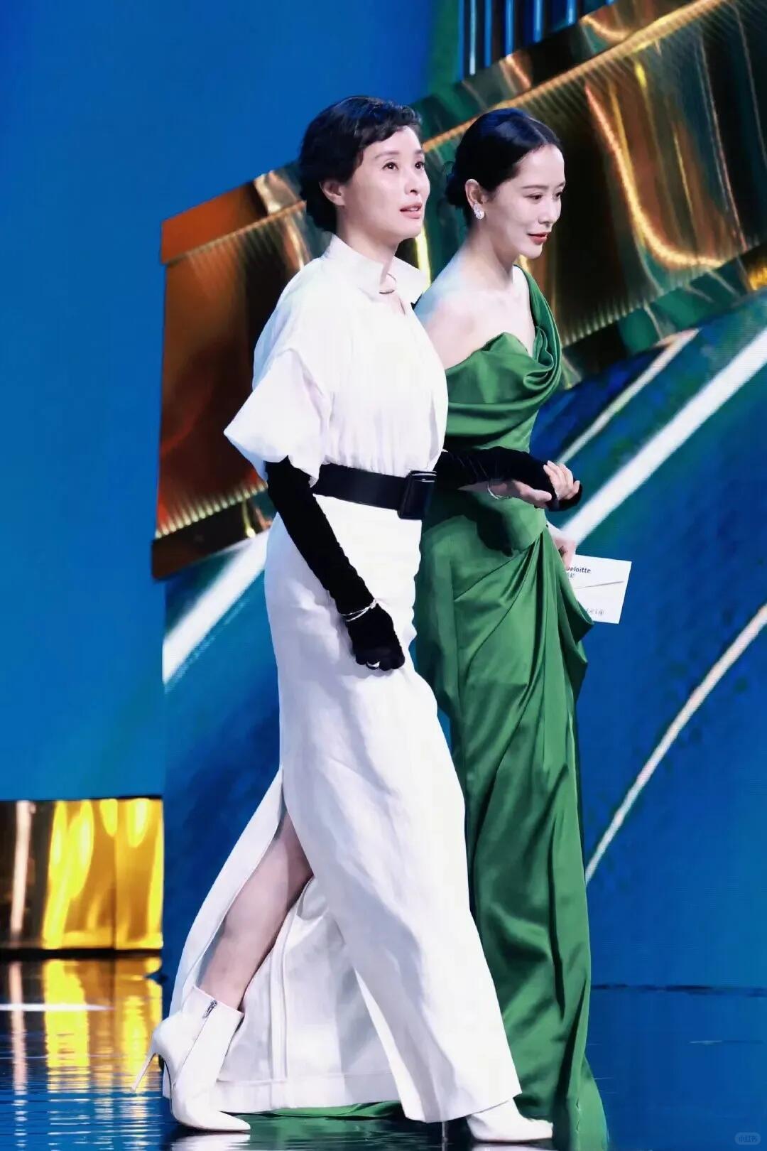 海清与吴越的友谊，是娱乐圈少有的二十年以上、无利益捆绑、彼此托底的“神仙闺蜜情”