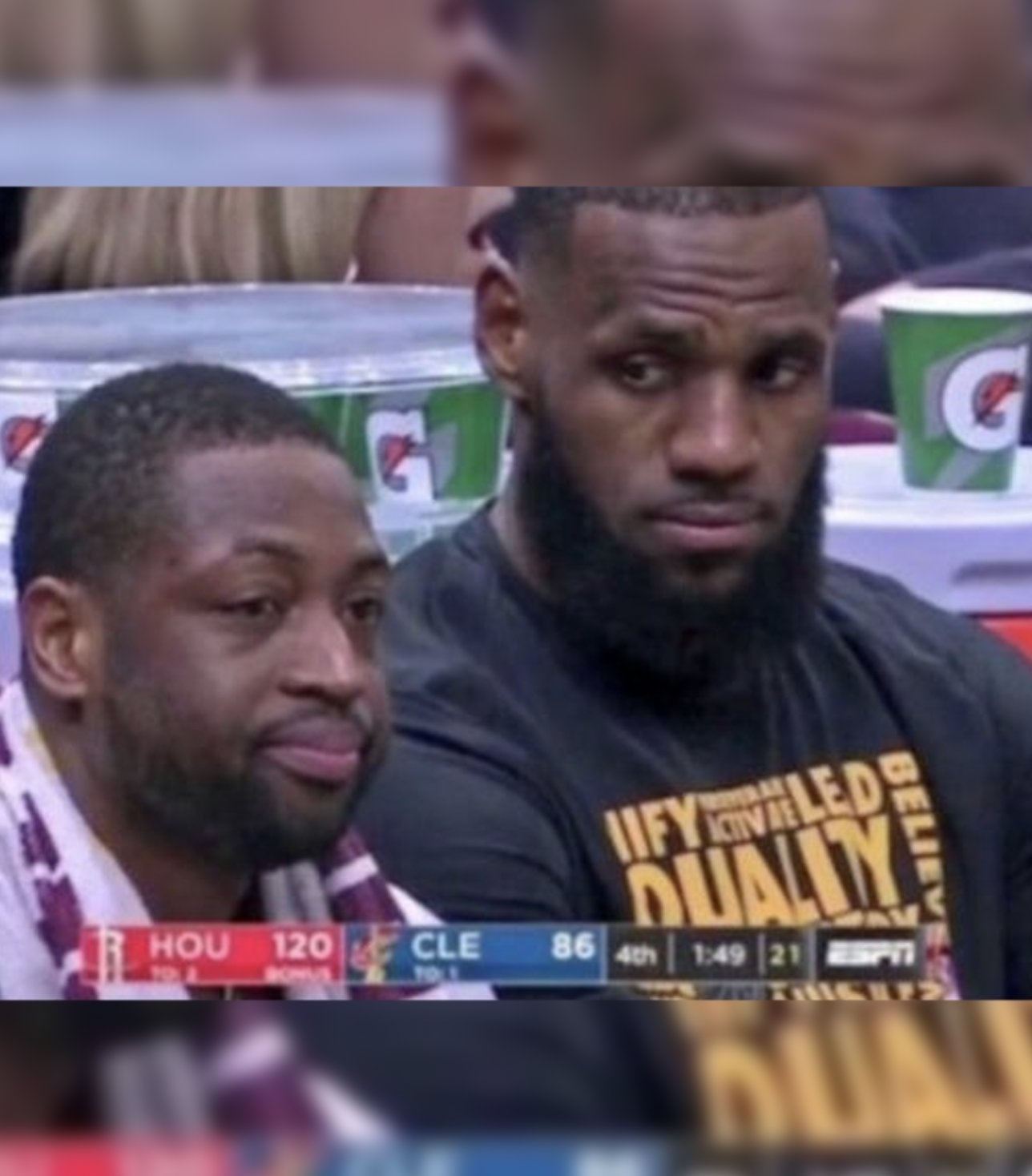 NBA 詹姆斯又被捕捉到了，看JJ·雷迪克重现了德怀恩·韦德的表情包。詹姆斯再次