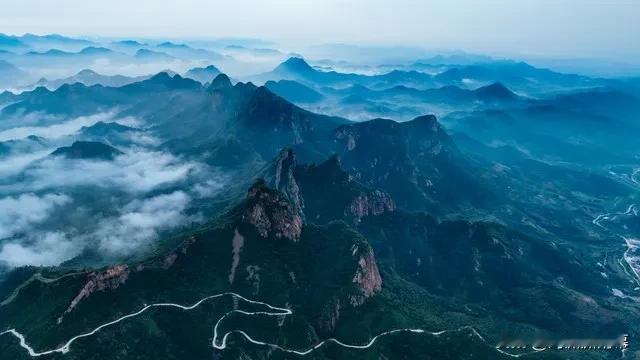 水调歌头 · 登多景楼

作者：杨炎正

寒眼乱空阔，客意不胜秋。强呼斗酒，发兴